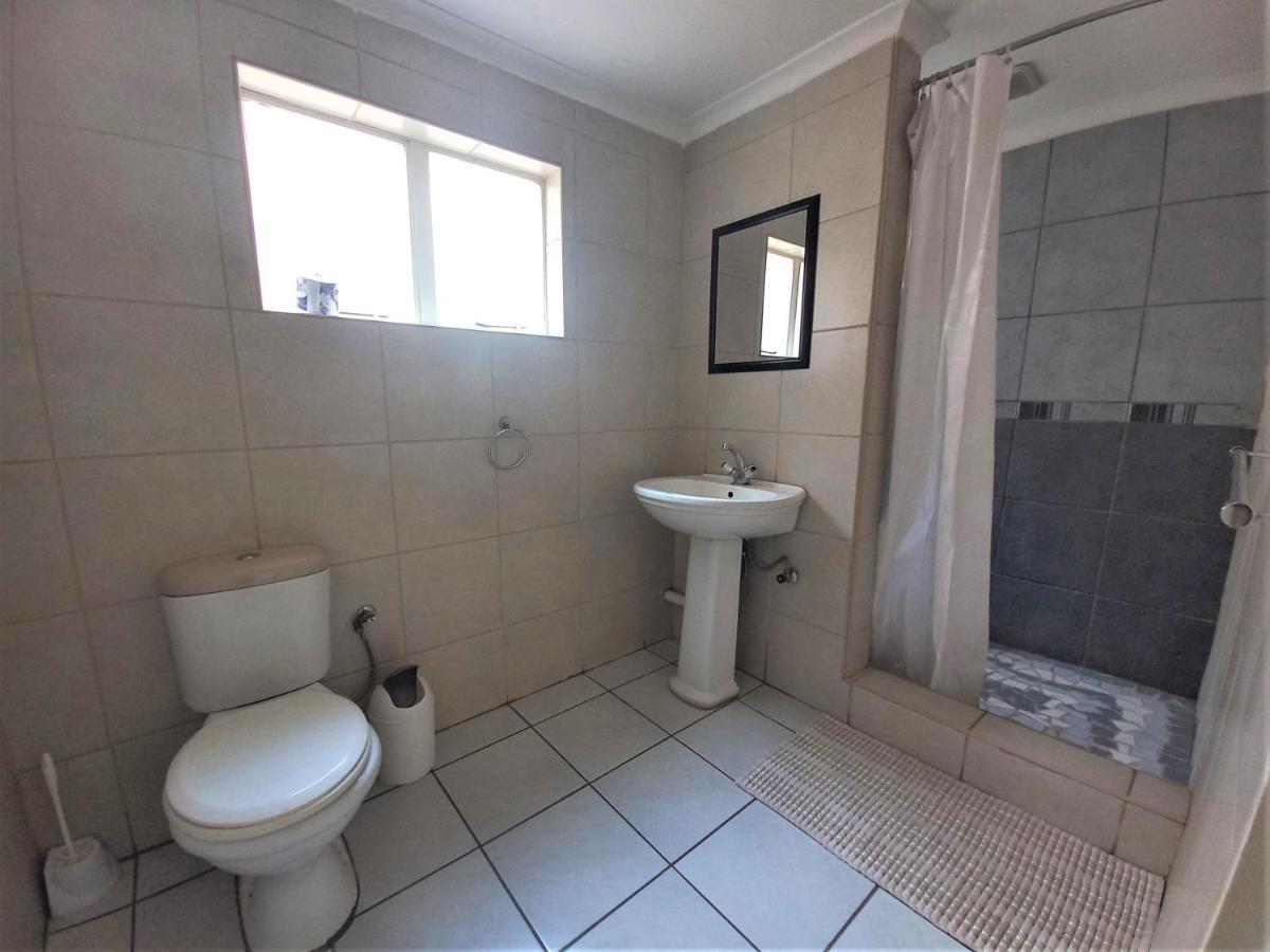Backpackers Connection @ Jnb Airport Hostel Benoni Εξωτερικό φωτογραφία