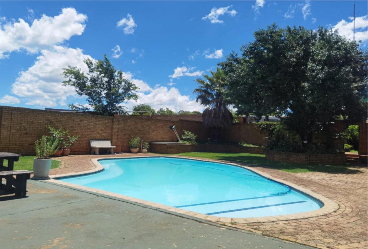 Backpackers Connection @ Jnb Airport Hostel Benoni Εξωτερικό φωτογραφία